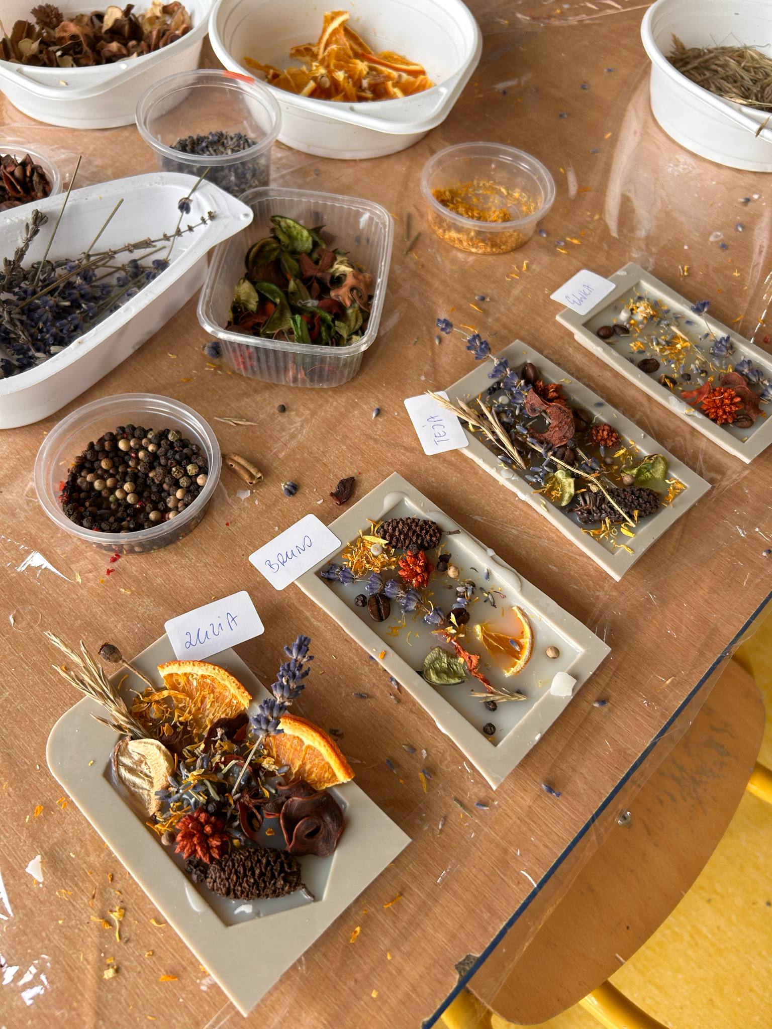 Wiatrak Edukacyjny u Sportowców: pachnące zawieszki