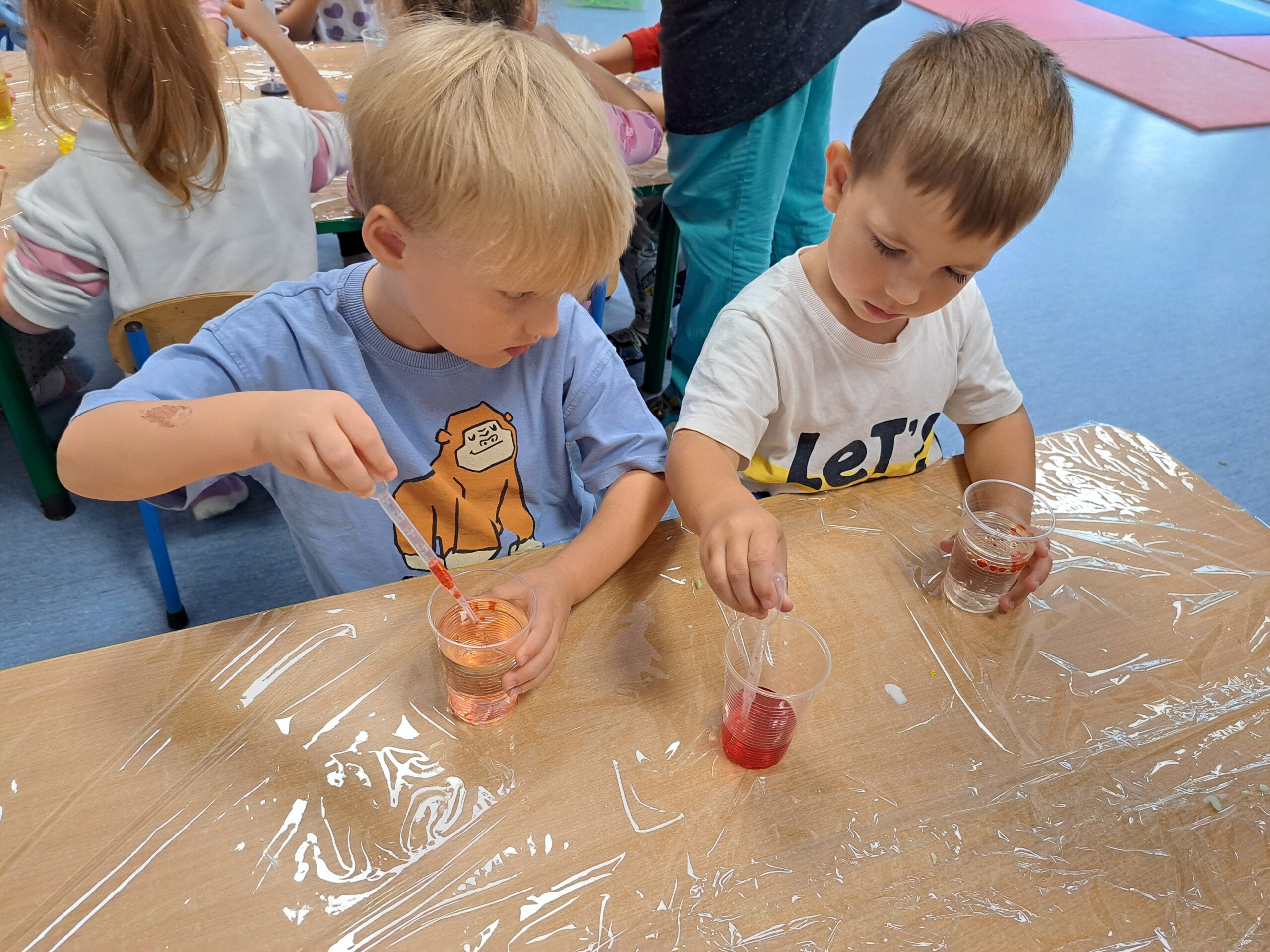 Muzykanci i doświadczenia z kolorami