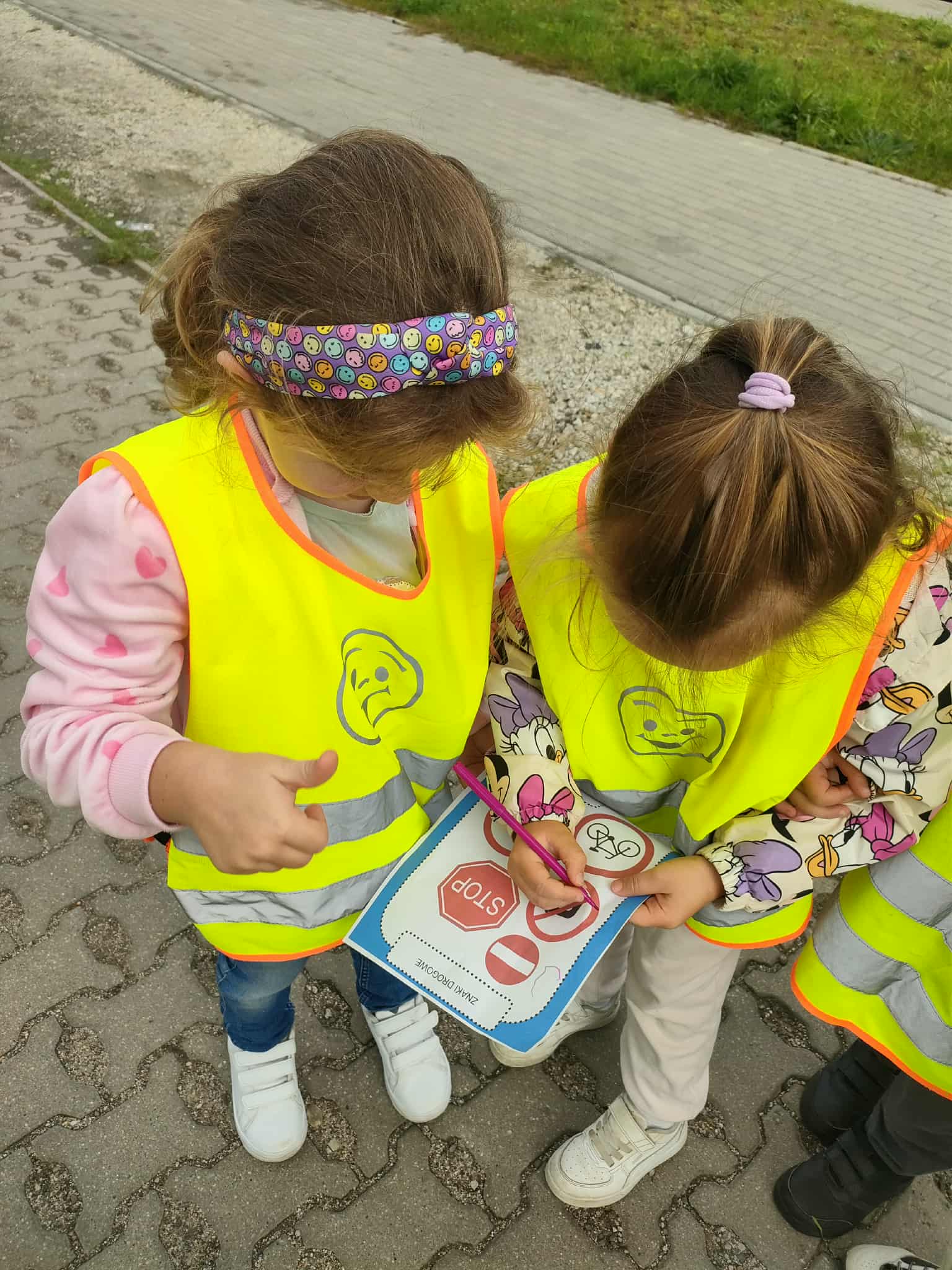 Odkrywcy na tropie znaków drogowych