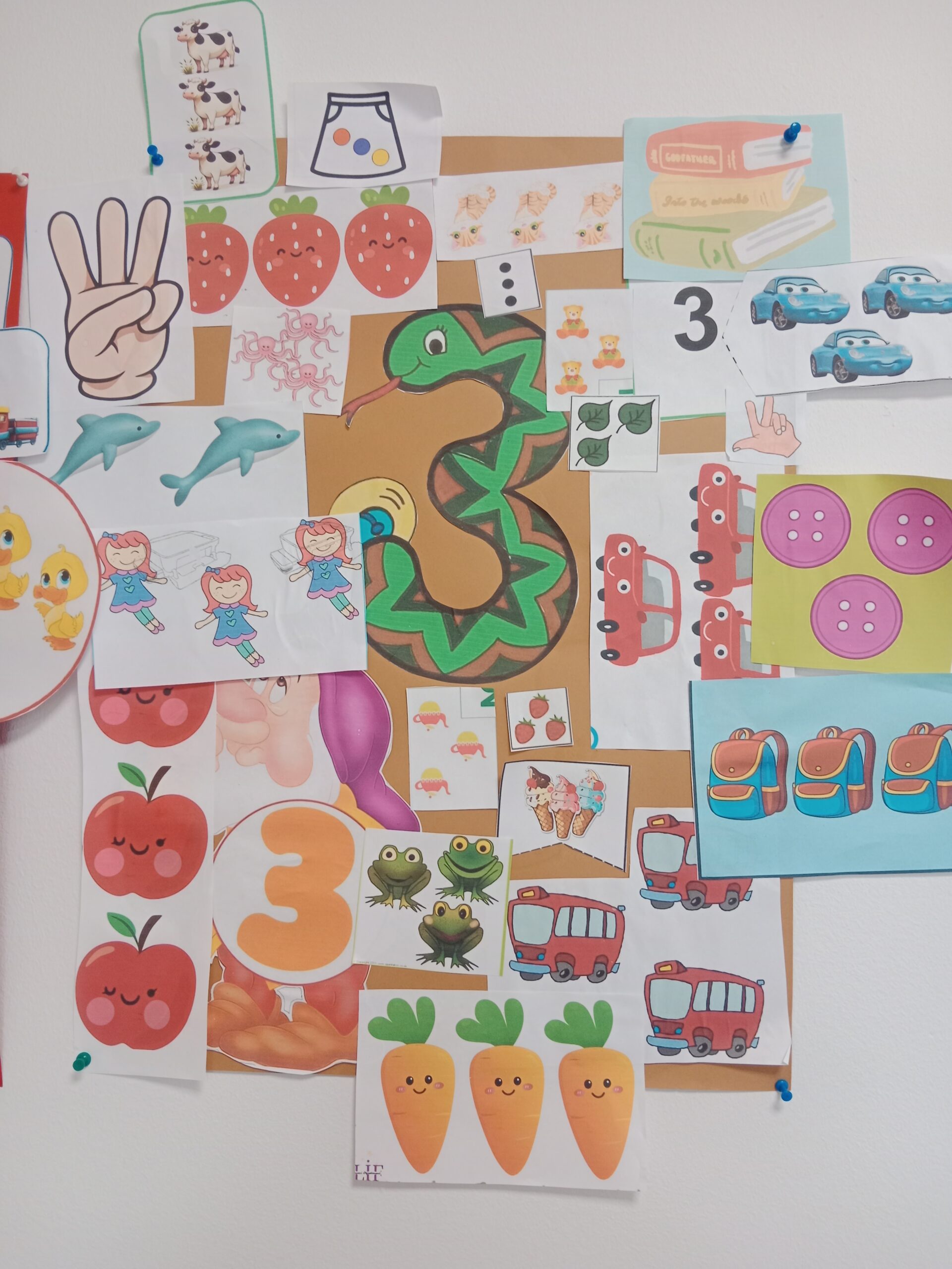 Plastusie- Trzy małe świnki czyli poznajemy cyfrę 3